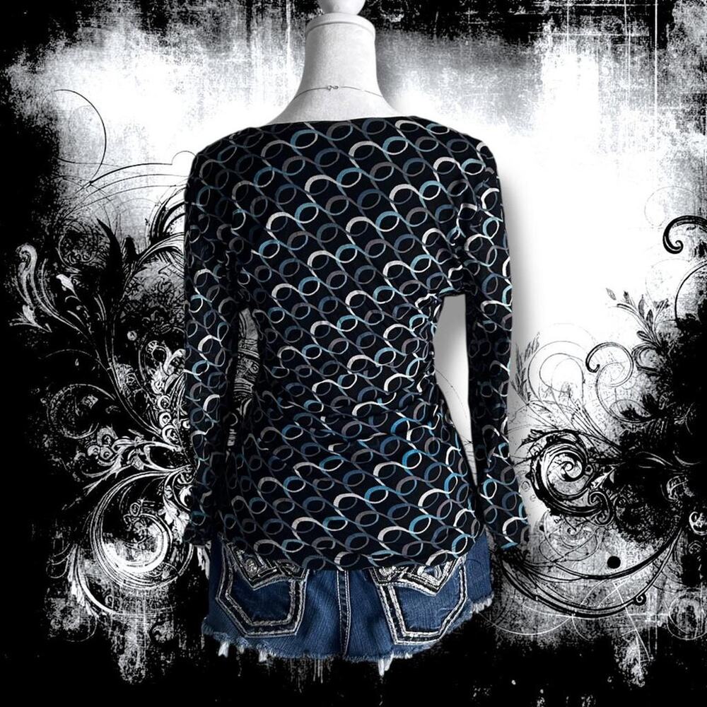 abstract interlocking oval chain-link sleek deep v wrap top - Picture 4 of 6